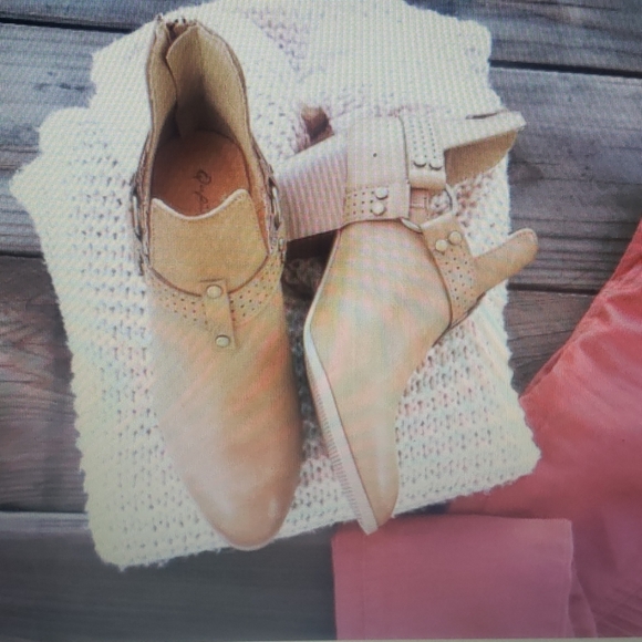 Mischa Camel cutout ankle boots - Picture 8 of 8